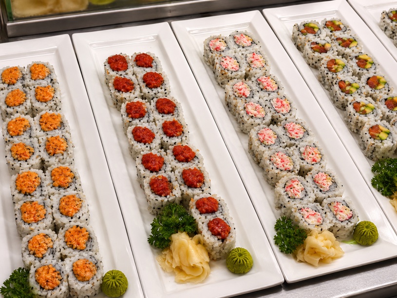 Spicy tuna and crab maki